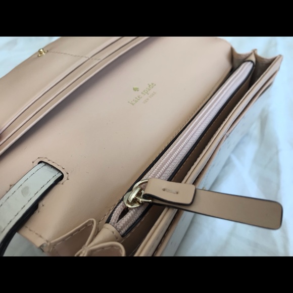 NWT Cream Kate spade wristlet/wallet - Picture 7 of 7